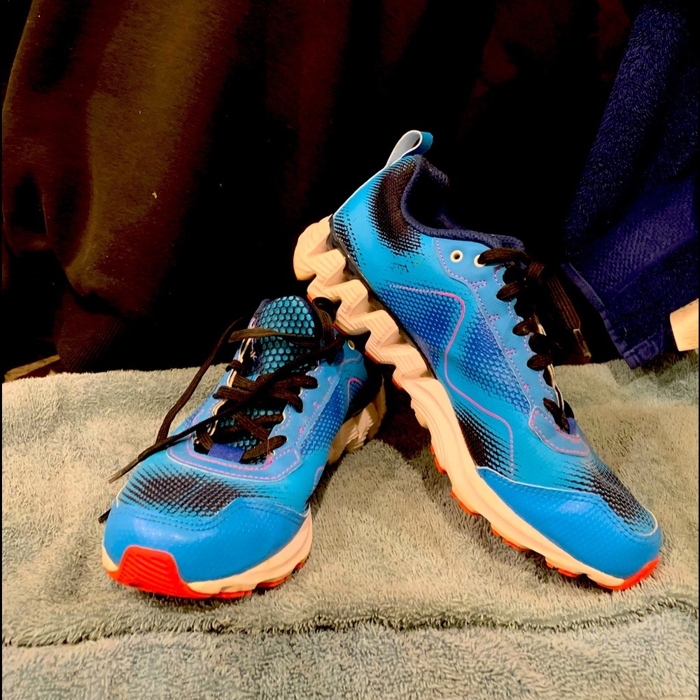 Reebok zig tech shoe,  Bright blue with pink, wht &blk highlights,Size 8